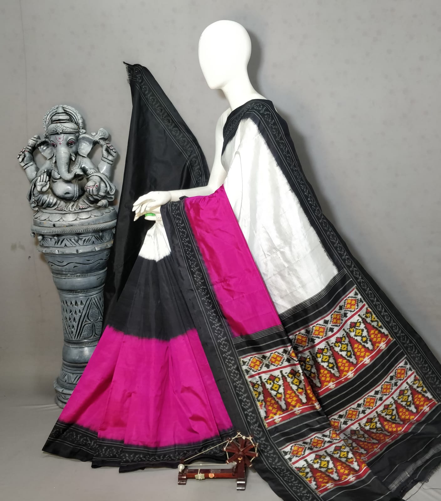 Hot Pink, White & Black Pochampally Handloom 3D Ikkat/Ikat Silk Saree