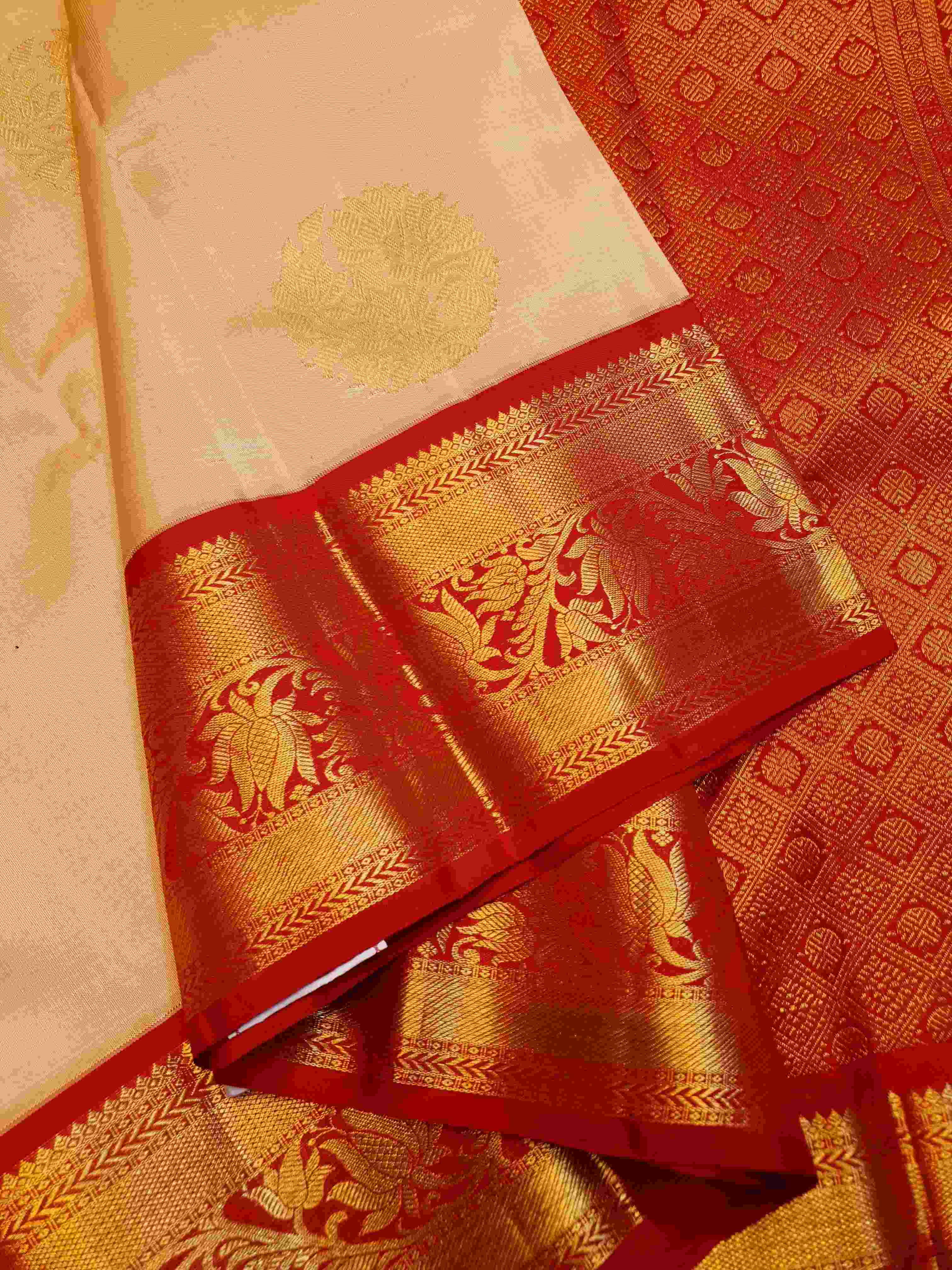 Beige And Red Kanchipuram Handloom 2G Gold Pattu Silk Saree